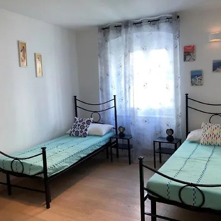 Ferienwohnung Fur 4 Personen Ca 77 M In Genua, Italienische Riviera Italienische Westkuste Apartment *